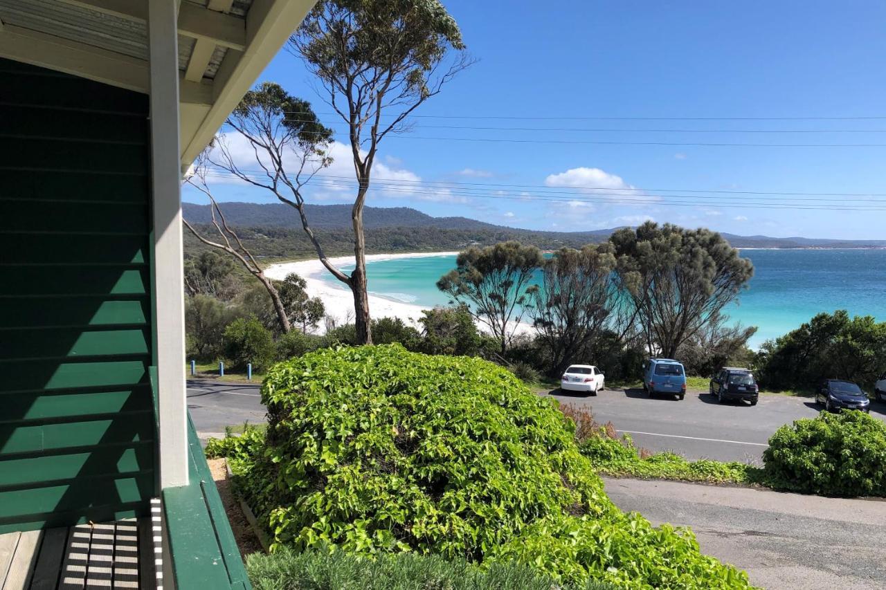 Binalong Beach Cottage Beachfront At Bay Of Fires Next To Restaurant Binalong Bay Exterior foto