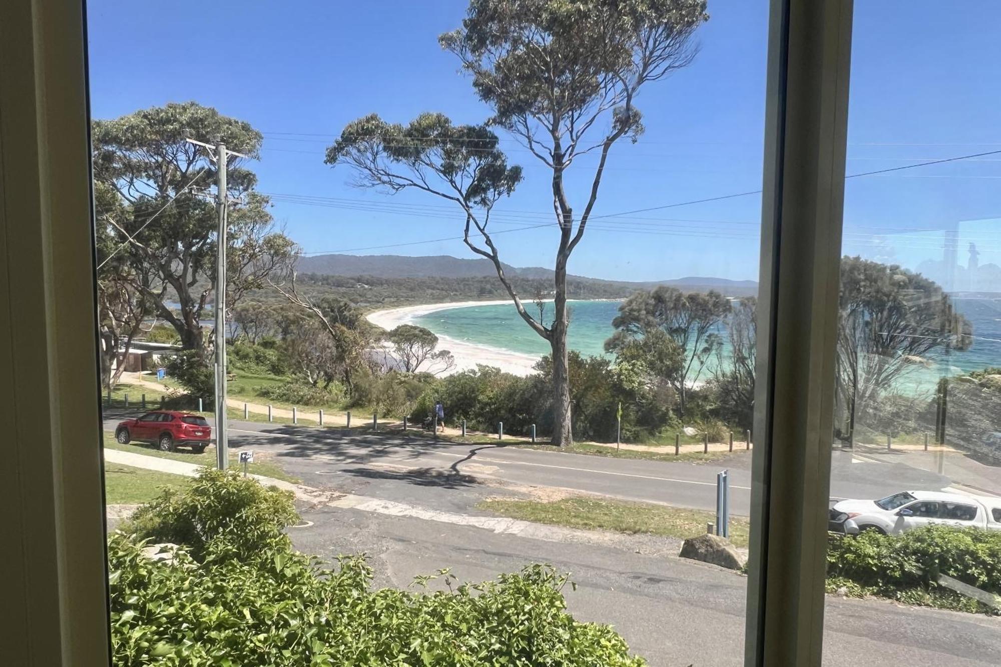 Binalong Beach Cottage Beachfront At Bay Of Fires Next To Restaurant Binalong Bay Exterior foto