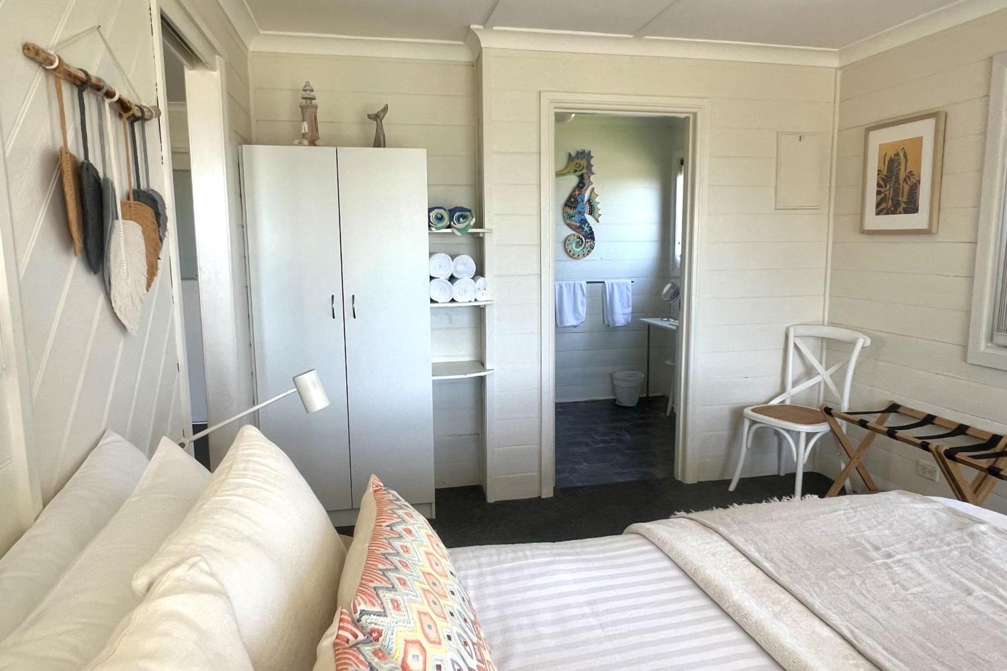 Binalong Beach Cottage Beachfront At Bay Of Fires Next To Restaurant Binalong Bay Exterior foto